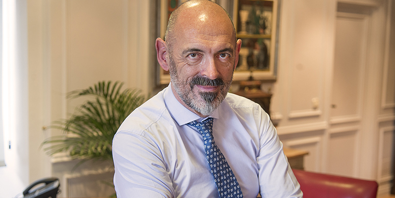 Con trabajo, pero también con sonrisas, alegría e ilusión, los proyectos irán saliendo. Entrevista al rector Joaquín Goyache en Tribuna Complutense